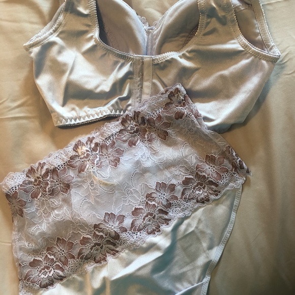 Rhonda Shear Pin up Bra and Panty Set Size M - Picture 2 of 7